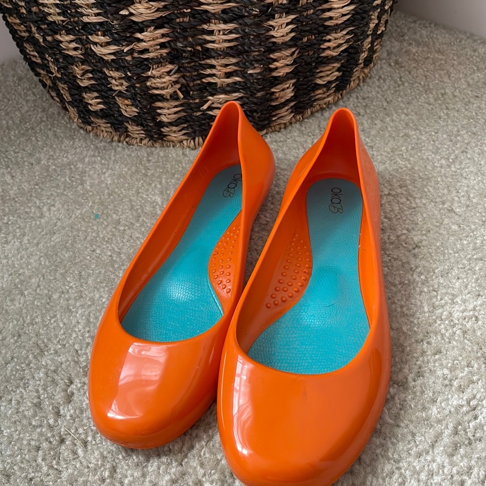 Oka-B Taylor Shiny Ballet Flats Size 9 US Euro 39 like new only worn a few times